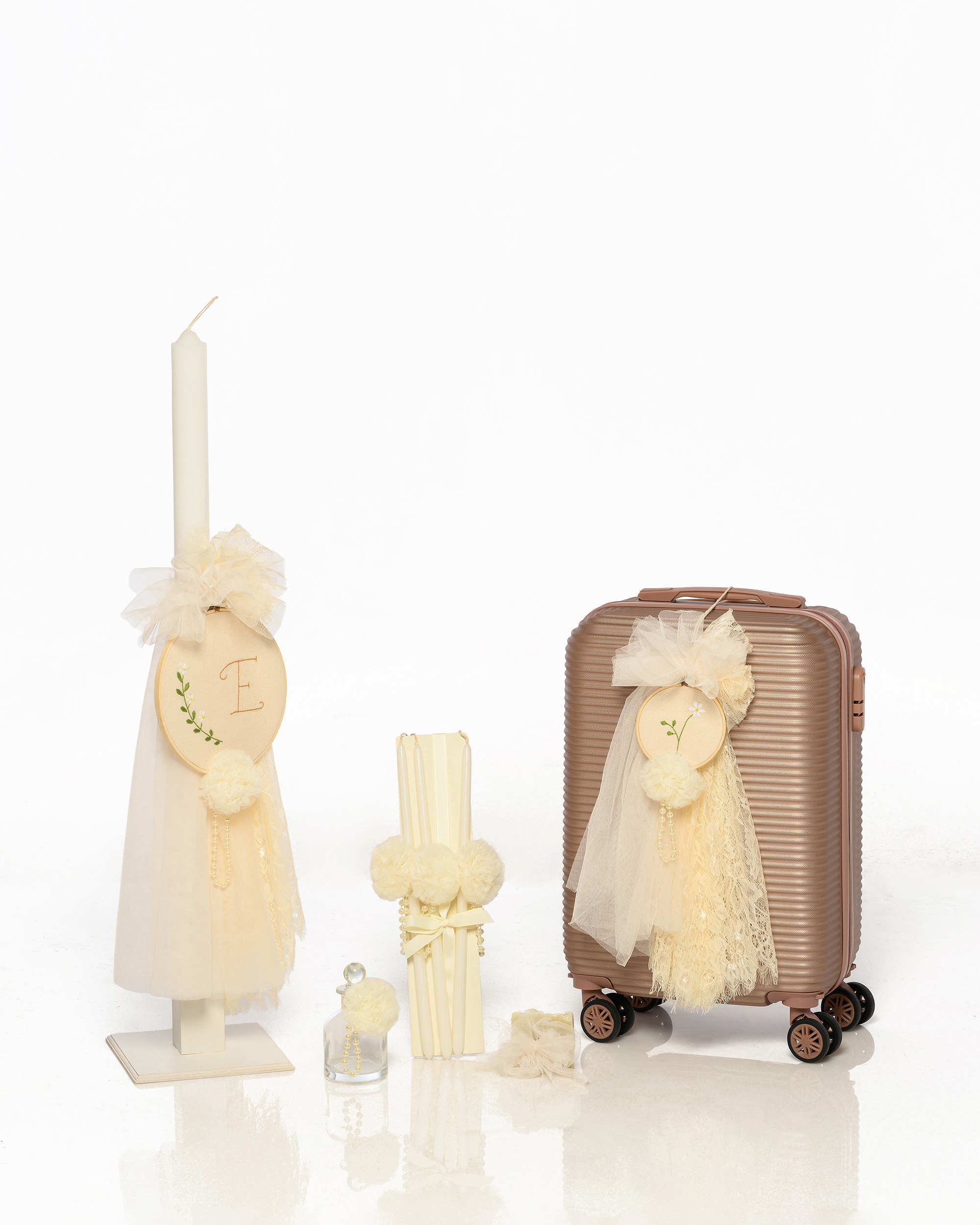 Σετ Βάπτισης με Θέμα Λουλο΄ύδια Κέντημα 7Τμχ